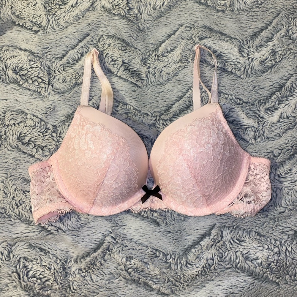 Victoria’s Secret 34 B blush and lace bra